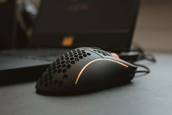 Top fonctionnalités de la Roccat Kone AIMO décryptées