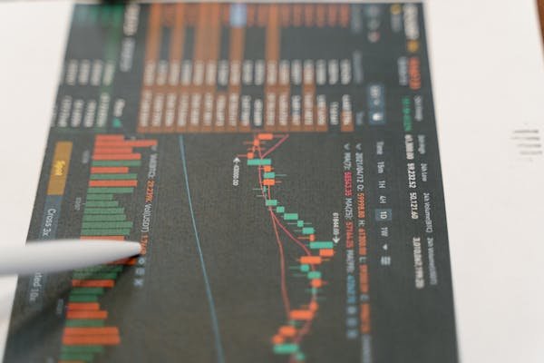 Générer des revenus passifs en bourse et cryptomonnaies efficacement